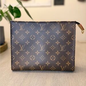 LV Toiletry 26